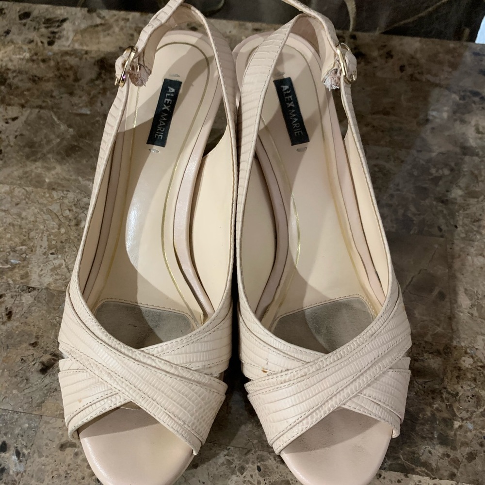 Open toes kitten heels